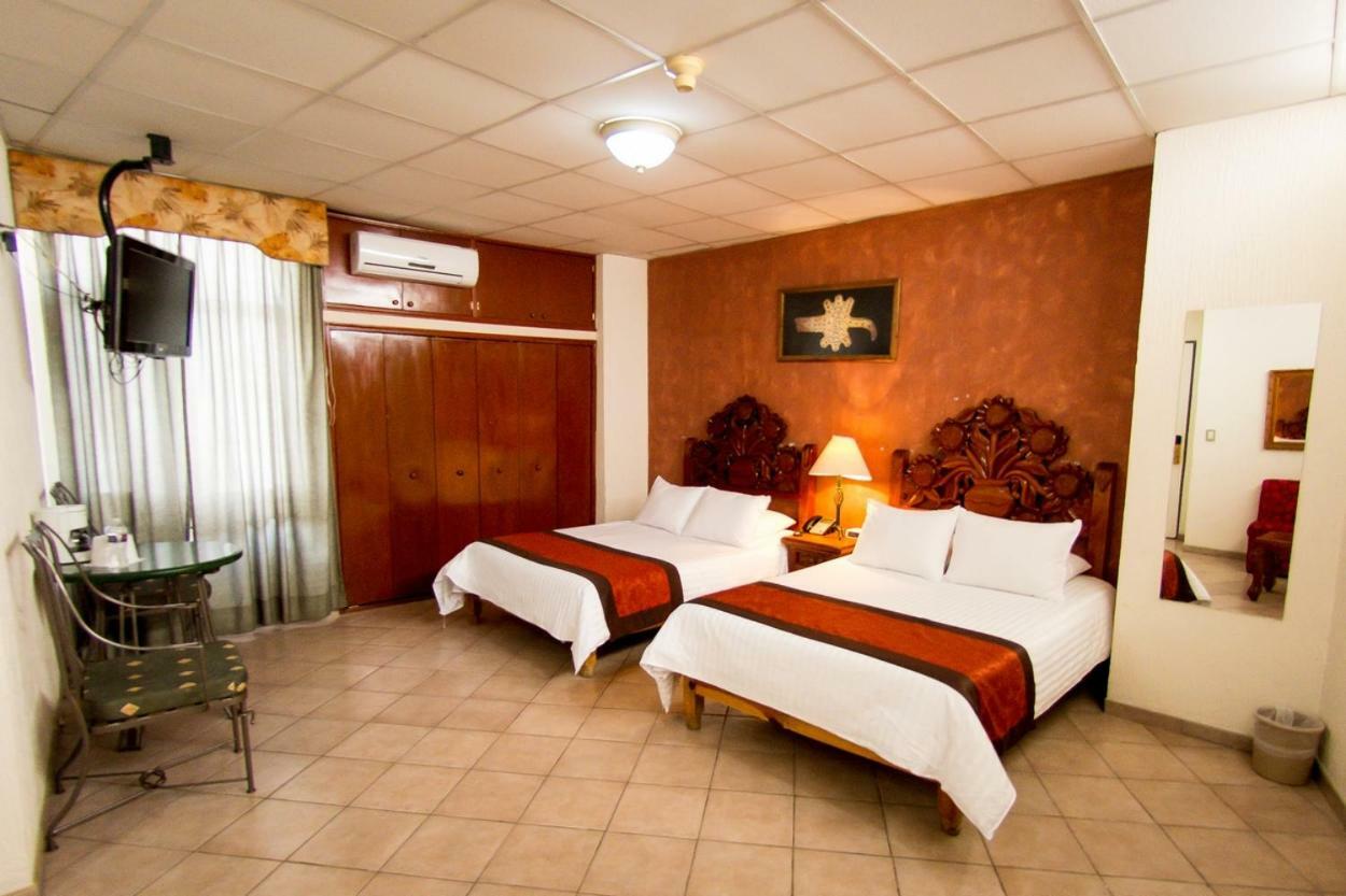 Hotel Real Azteca Boulevard León Exteriör bild